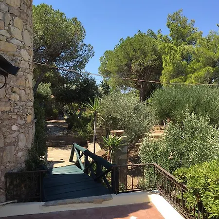 Castle Vigla * Λακκί